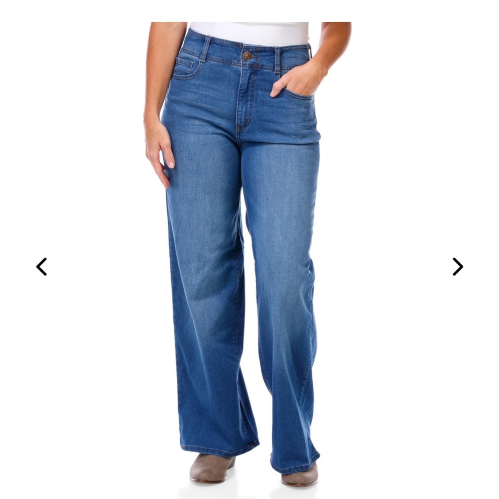 Gloria Vanderbilt (2) Dark and Light Blue Flare Jeans. Plus Size 16.